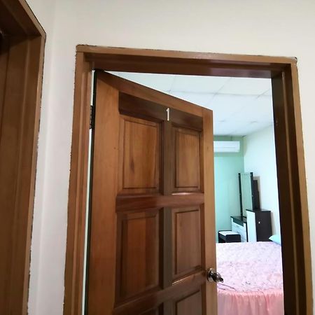 Cosy Homestay Улу Тирам Екстериор снимка