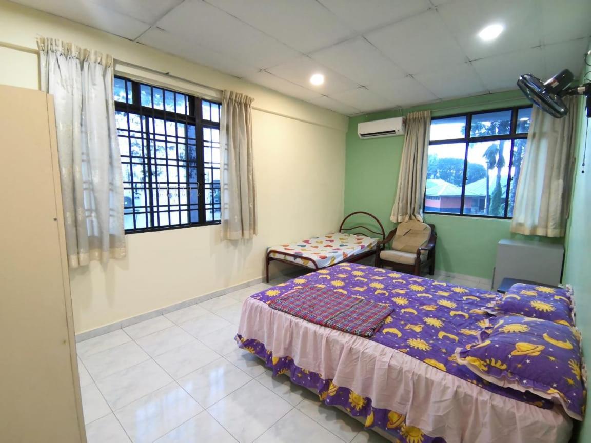 Cosy Homestay Улу Тирам Екстериор снимка