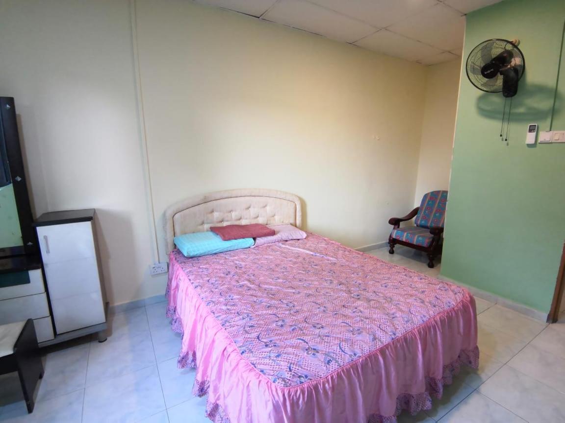 Cosy Homestay Улу Тирам Екстериор снимка