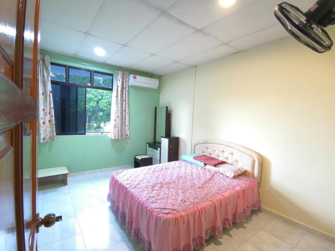 Cosy Homestay Улу Тирам Екстериор снимка