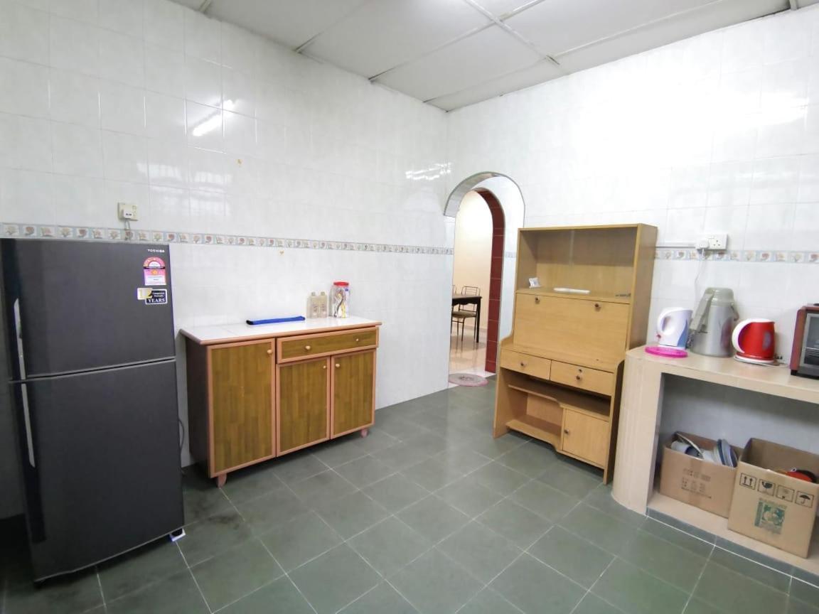 Cosy Homestay Улу Тирам Екстериор снимка
