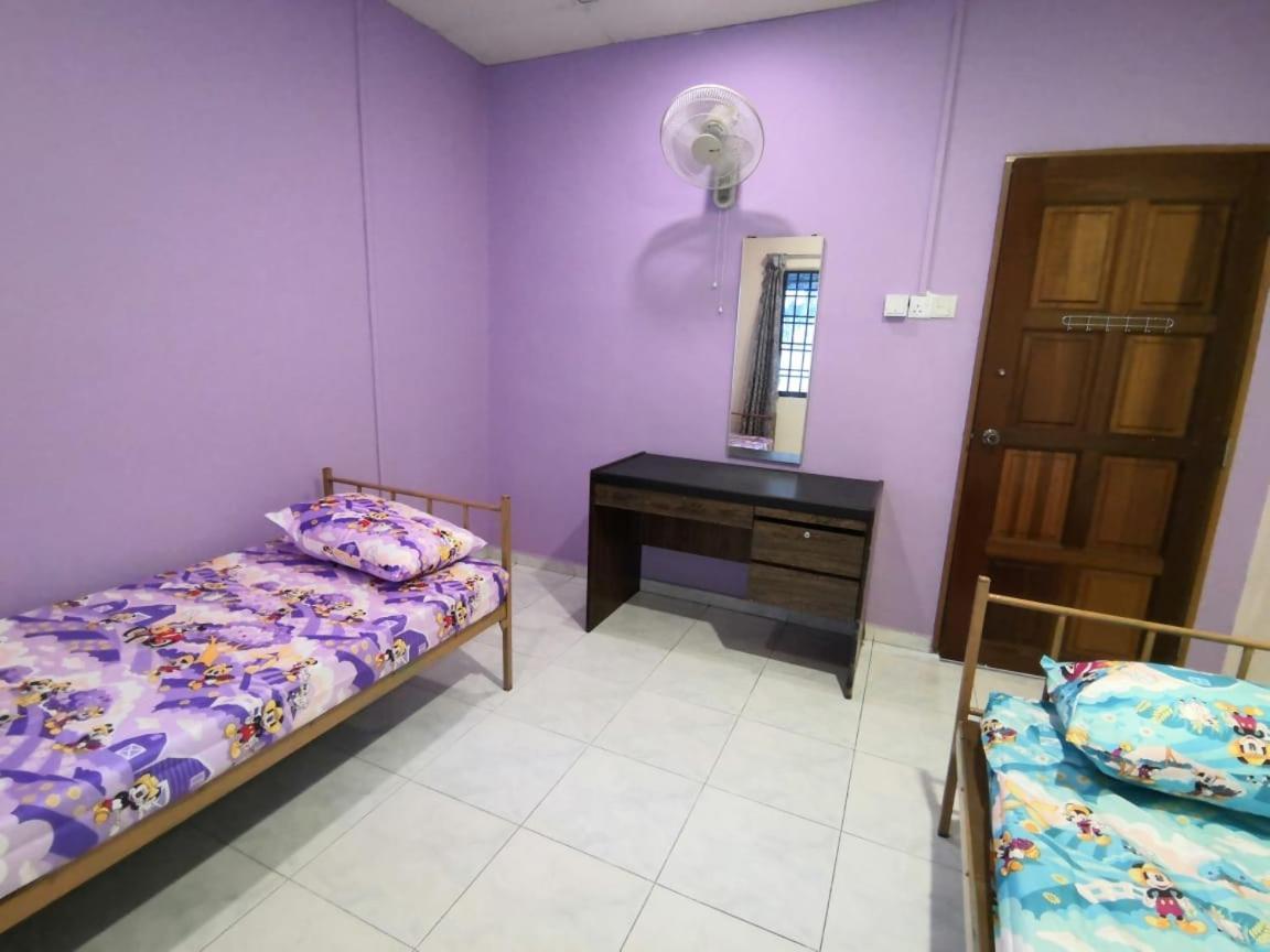 Cosy Homestay Улу Тирам Екстериор снимка