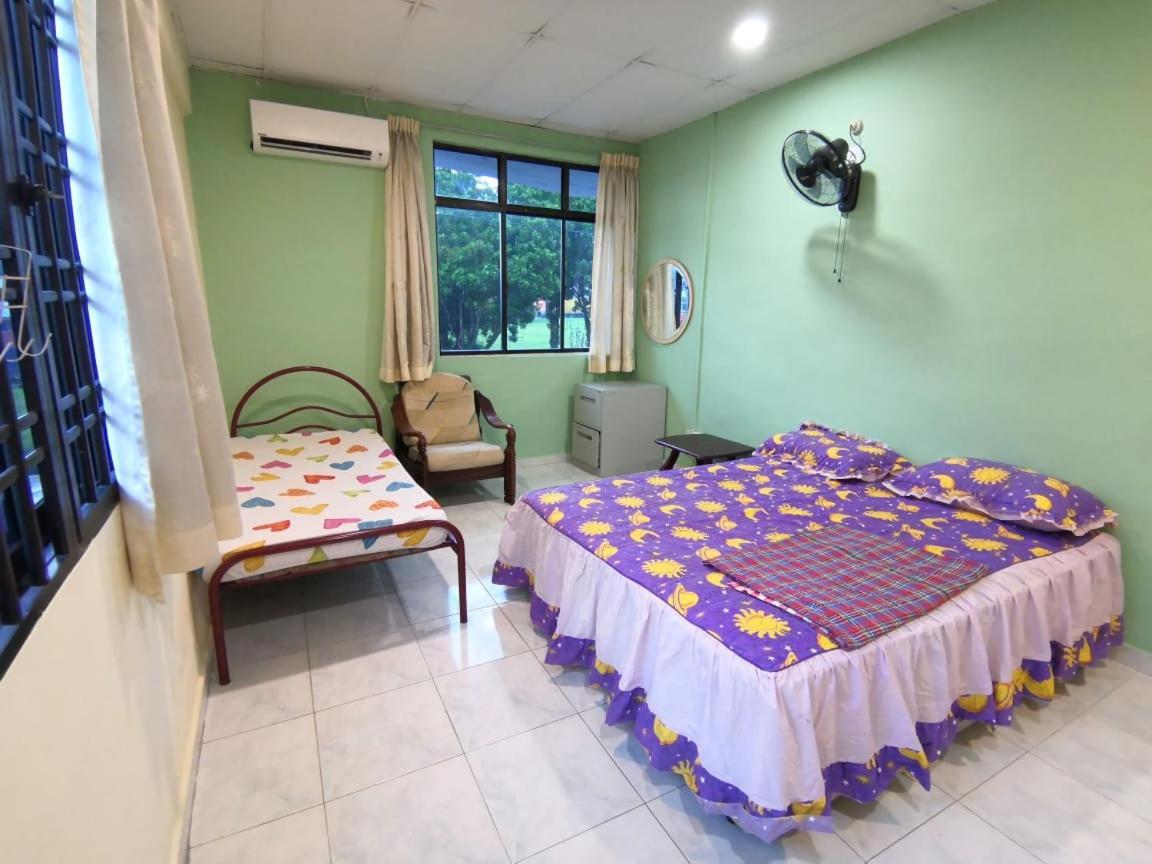 Cosy Homestay Улу Тирам Екстериор снимка