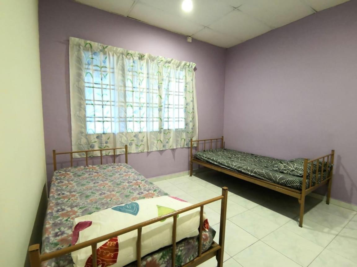 Cosy Homestay Улу Тирам Екстериор снимка