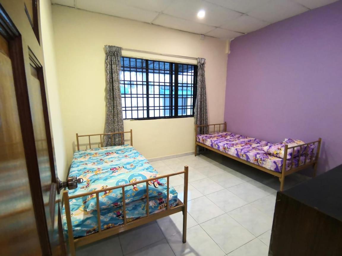 Cosy Homestay Улу Тирам Екстериор снимка