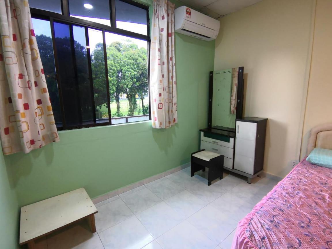 Cosy Homestay Улу Тирам Екстериор снимка